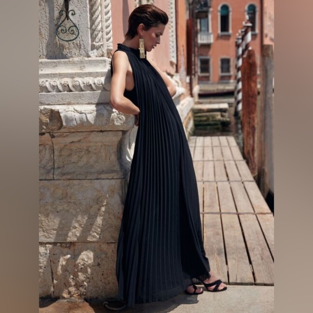 banana republic radiant pleated maxi dress in black size s